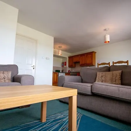 Simple & Sweet Lock And Go Overlooking The Beach. Appartement Bundoran